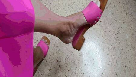 Dangling in pink flip flops AVI(1920*1080)HD