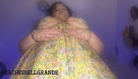 BBW shakes her ass for you in slutty dress