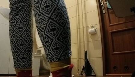 WaterSplashy toilet visit