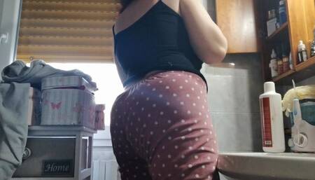 Stomach ache doesn't let me live I really have to run on the toilet 4K