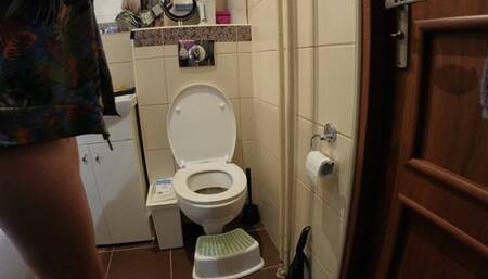 Fat stinky titty next door girl on a toilet