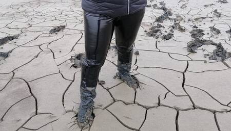 Knee boots soiled in mud