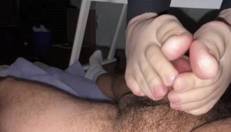 PALE FEET FOOTJOB - FULL HD