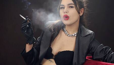 Noemi heavy smoking kitten