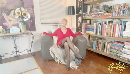 Sexy Keely Wants to Play