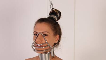 Britney – hair chained