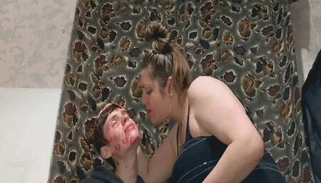 Boy wants lipstick kisses MP4(1280*720)HD