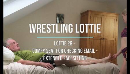 Lottie 28 - Comfy Seat for Checking email - Extended Facesitting