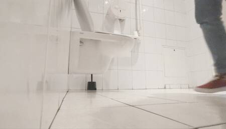 LOUD Farty relase in work - You can hear my boss behind then doors