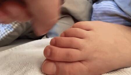 CUMMED TOES - SD