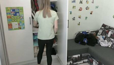 You clean your closet a lot while farting MP4 HD 720p