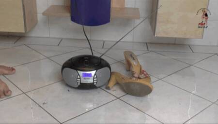 Radio under Christins feet