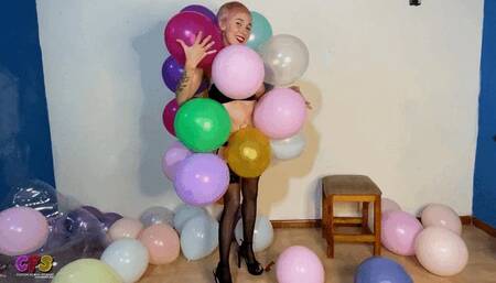 Regina's Burlesque Balloon Popping HD MP4 (1920x1080)