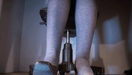Flat penis under her elegant pumps on the secretary pedestal - Cam 2