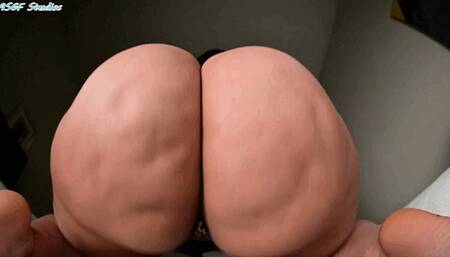 Nixlynka twerking her geat big booty! - MOV