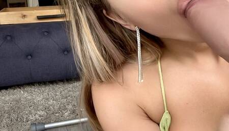 Bribed to give a blowjob 6 hrs after breaking leg!! FREE PHOTO SET