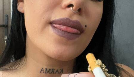 Ring holder for cigarette