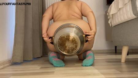 Loud farting in a cooker