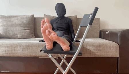 GIRL IN BLACK FOOTLESS ZENTAI SUIT RUBBING HER SOLES TOGETHER - MOV Mobile Version