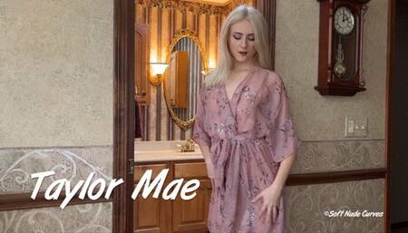 Taylor Mae 9 Minute Nude Strip Display & Ice Cube Play