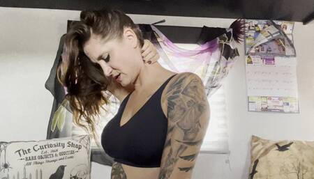 Autumn Ignores You in Her Hot RV with Her Sweaty Neck MP4