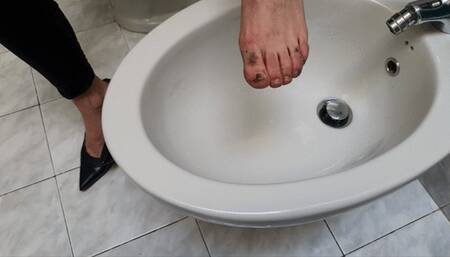 I wash my feet after walking barefoot on the street, they are so black, filthy and dirty!