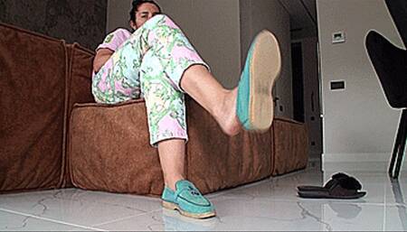 wiggling fingers in ballet flats ( 1920x1080 HD) MP4