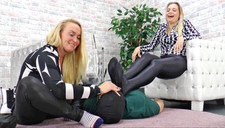 Alternating foot scent and oxygen deprivation