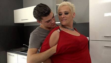 BIG ASS COUGAR FOR YOUNG COCK