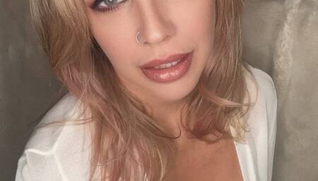 Elle Lyon Shows Where To Touch Her As She Smokes