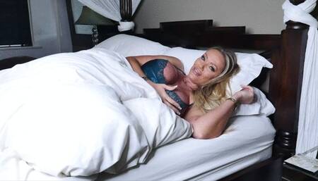 Solo Satin Green Nightie Fingering in Bed