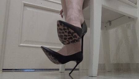 Hard toe tapping close up 6 D