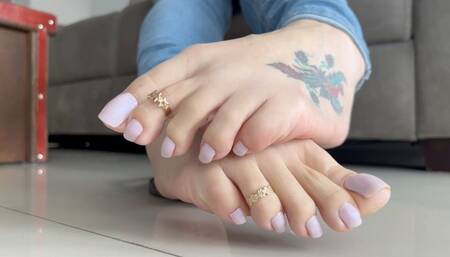 Very close to My feet - Goddess Grazi (MP4-HD 1080p)