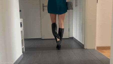 ITCHY LEATHER BOOTS KIRA - MP4 Mobile Version