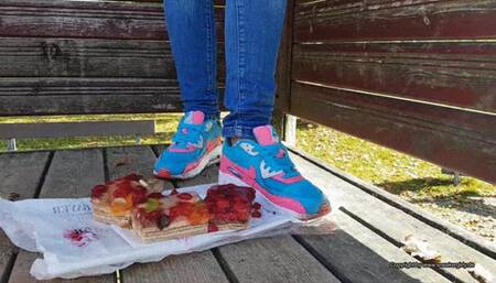 cake crush with Nike airmax