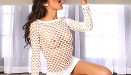 Chloe Amour massaged cock with throat