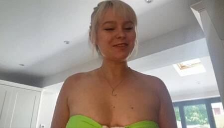 Convincing your hot roommate to keep her armpits hairy