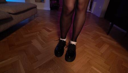 The schoolgirl did a blowjob and then jerked off with shoes