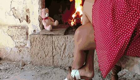 Bonnie plays with fire MP4(1280*720)HD