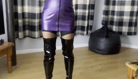 tease in latex dress and gasmask