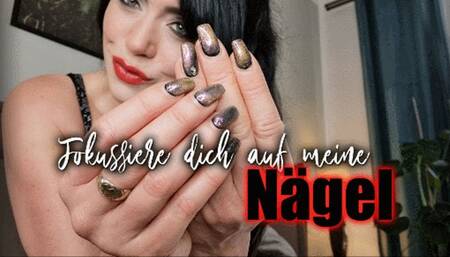 Fokussiere dich auf meine Nägel 04 (kleine Version)