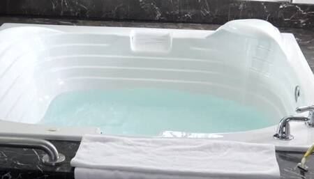 Lathered & Shaved with Natalie Shea (720p mp4)