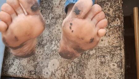 THE FILTHY FEET YOU ARE MEANT TO LICK CLEAN