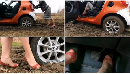HOT PREMIERE: Julia got stuck hard in mud driving Smart
