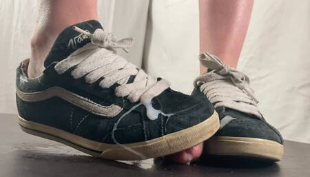 A Shoejob in old Vans sneakers - CBT, Footjob and Shoejob in well worn dirty Vans Snakers - multi - 4k