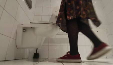 Work CoPOPilation with huge farts near coworkers