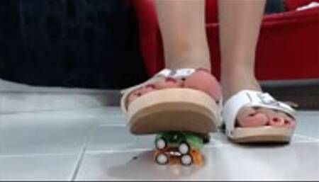 Crushing test with my new berkemann sandals with nylons and barefeet car crush and box for you