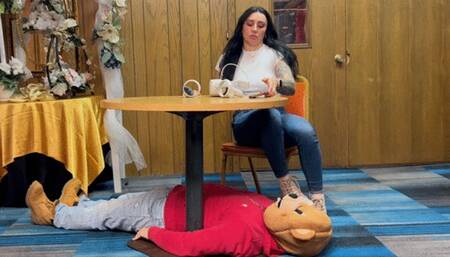 Mistress Ciara's VR Game Footrest