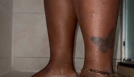 CLEANING MY PRETTY FEET TIGER PEDI BY GODDESSMONAY