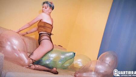 Q867 Stashia slowly sitpops small balloons on a couch - 480p